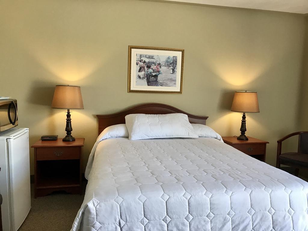 Manitoulin Inn Mindemoya Buitenkant foto